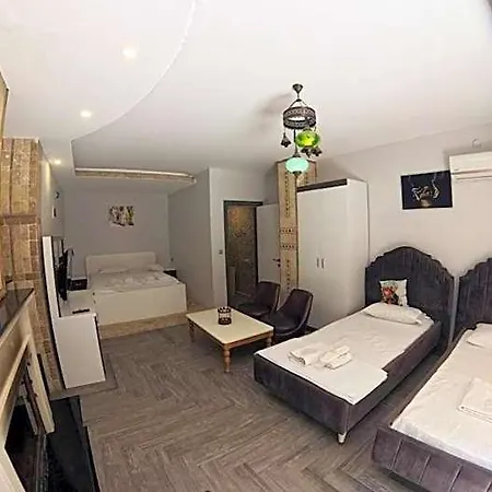Stone House Butik Hotel *